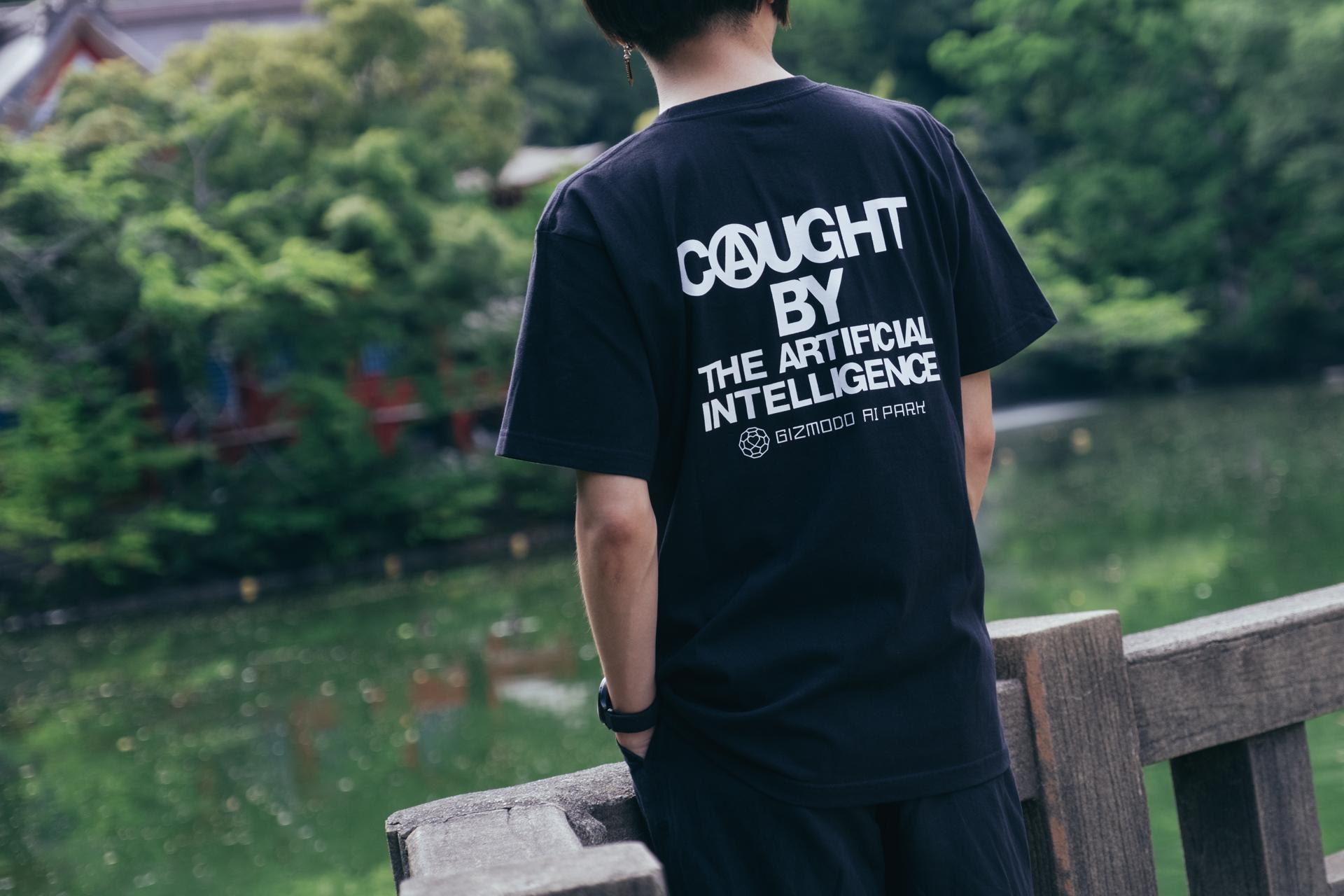 この時期のインナーに。個性的なメッセージのTシャツをしのばせて