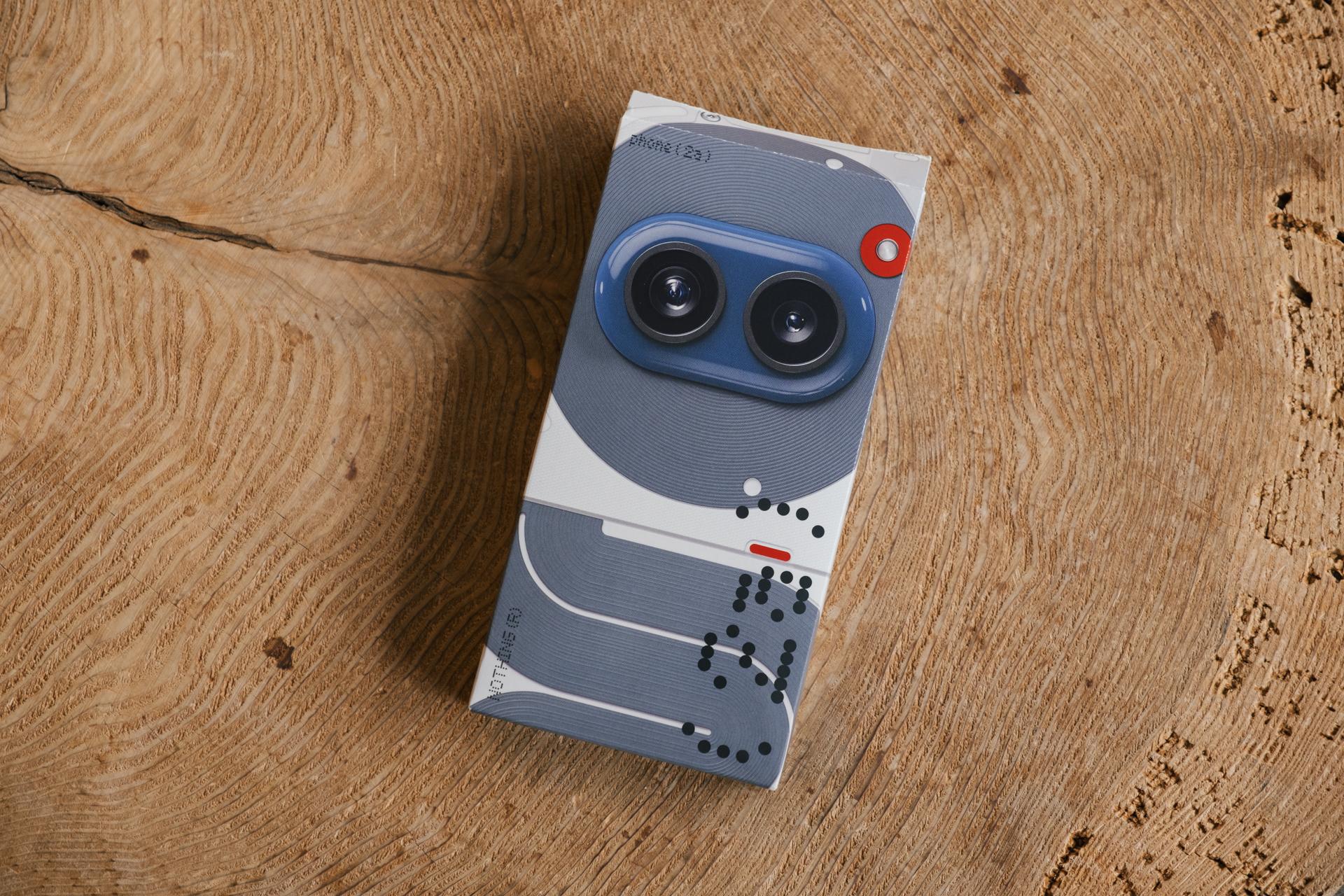 ガンダムっぽい色の｢Nothing Phone(2a)｣とてもクールで魅力的