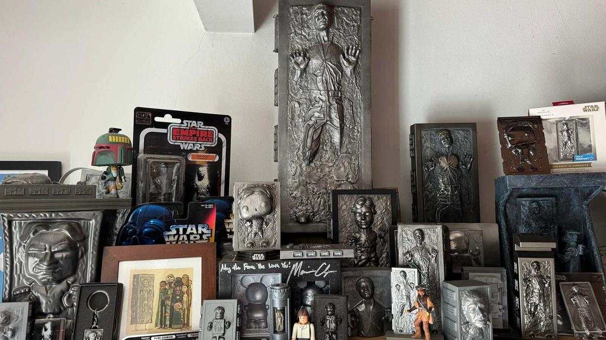 ガチすぎる『スター・ウォーズ』ファンの記者、あの名シーンのグッズを 