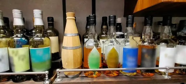 ウイスキーやジンが手軽に風味アップ! 自分でお酒を育てられる ウイスキーやジンが手軽に風味アップ! 自分でお酒を育てられる