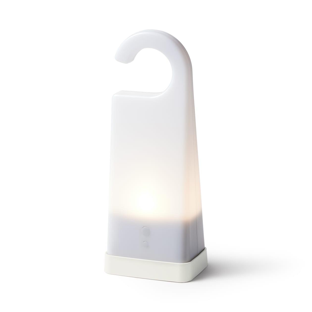 いつもの灯りが“もしもの時”も役立つ。無印良品のハンガー付きLED