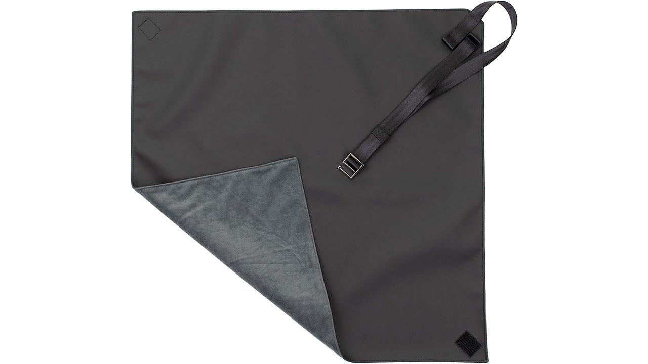 一見ただの黒い布だけど、大事なガジェットを守るならコレが頼りになる