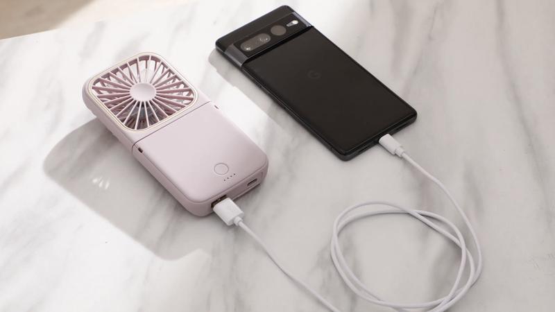 モバ充になる&折りたためるハンディファンで、荷物減りそう