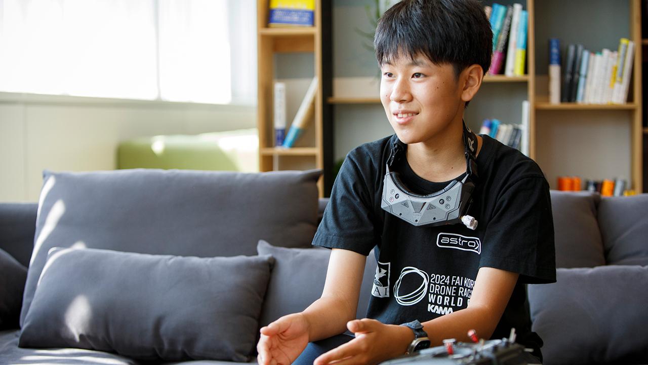 14歳の日本代表プロパイロットも親切に教えてくれる。親子で学ぶ