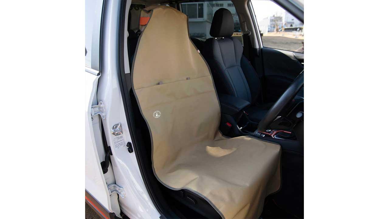 車のシート汚したくない！ ならばこのシートをパパっと装着です