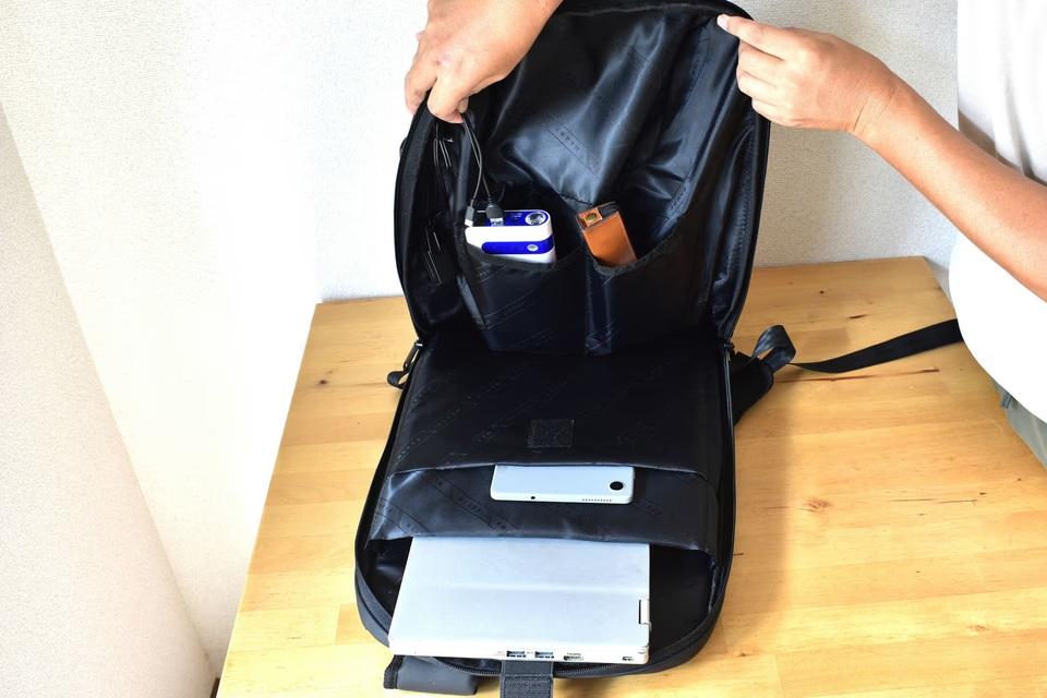 さようなら荷物のストレス。ミニマルデザインのバックパックで