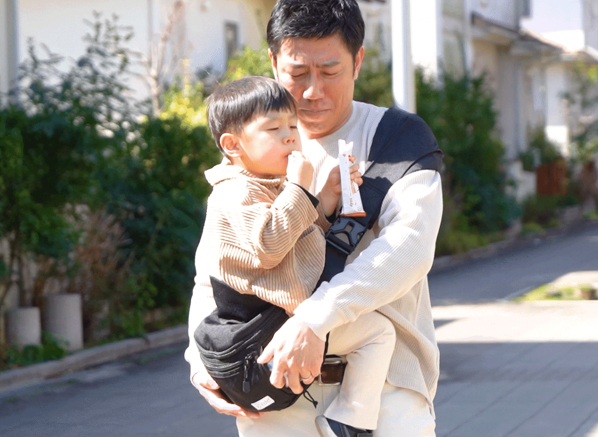 現役保育士×ママが考案。ヒップシートにもなる2WAYバッグが抱っこのお悩みを解決！