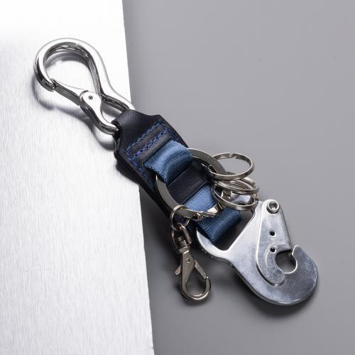 バックルはそのまま使用。ANAのシートベルトを再利用したバッグ
