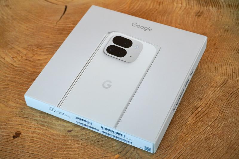 Googleの折りたたみスマホ「Pixel 9 Pro Fold」開封。ビルドクオリティ