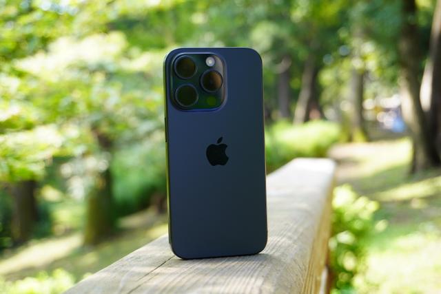 【美品】iPhone 15 Pro 258GB｜使用1年｜動作良好 Amazon | 【整備済み品】 Apple iPhone 15 Pro 256GB ブルー