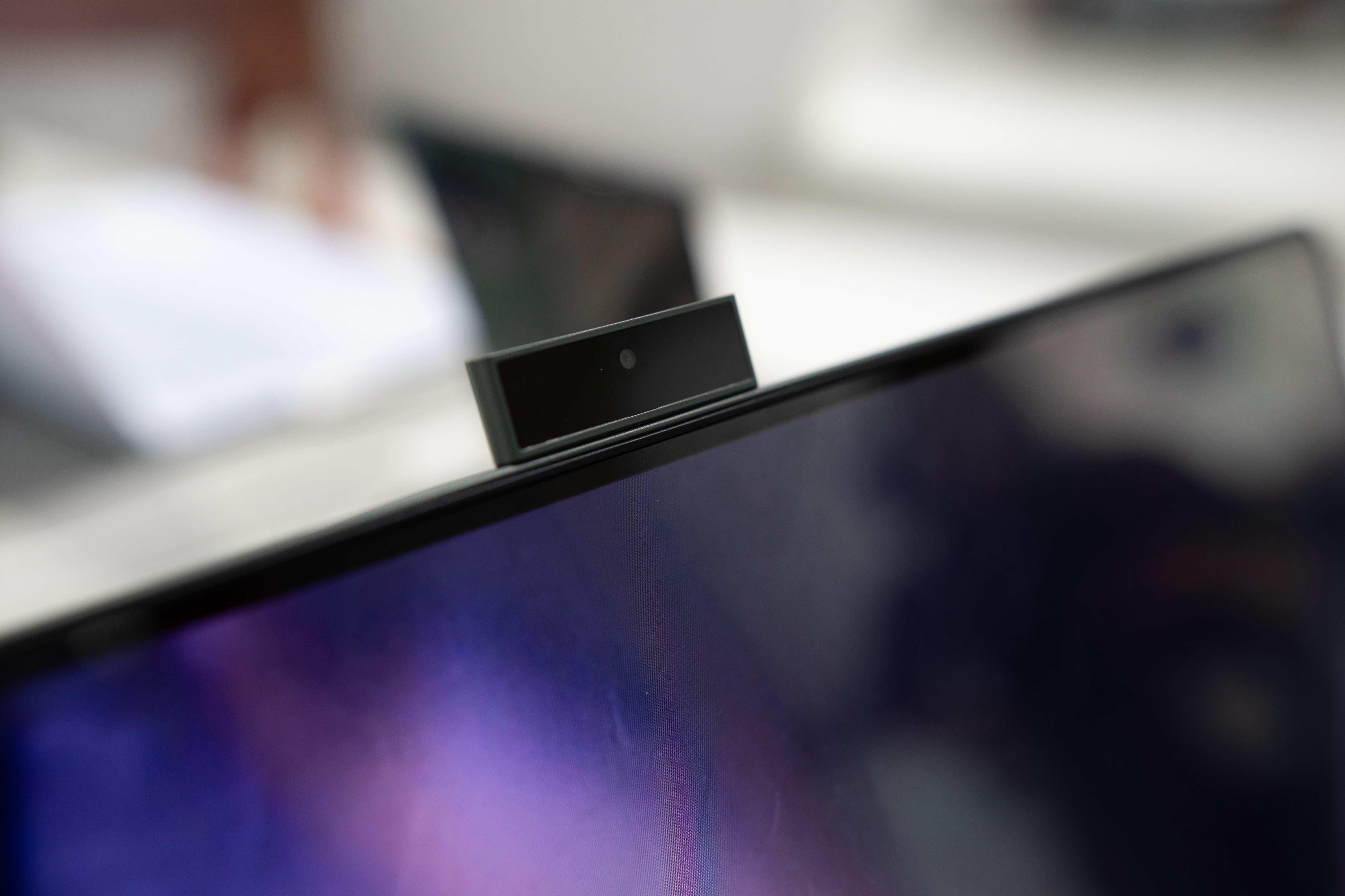厚さたった1cmのノートPC！ なおWebカメラのクセが強い #IFA2024