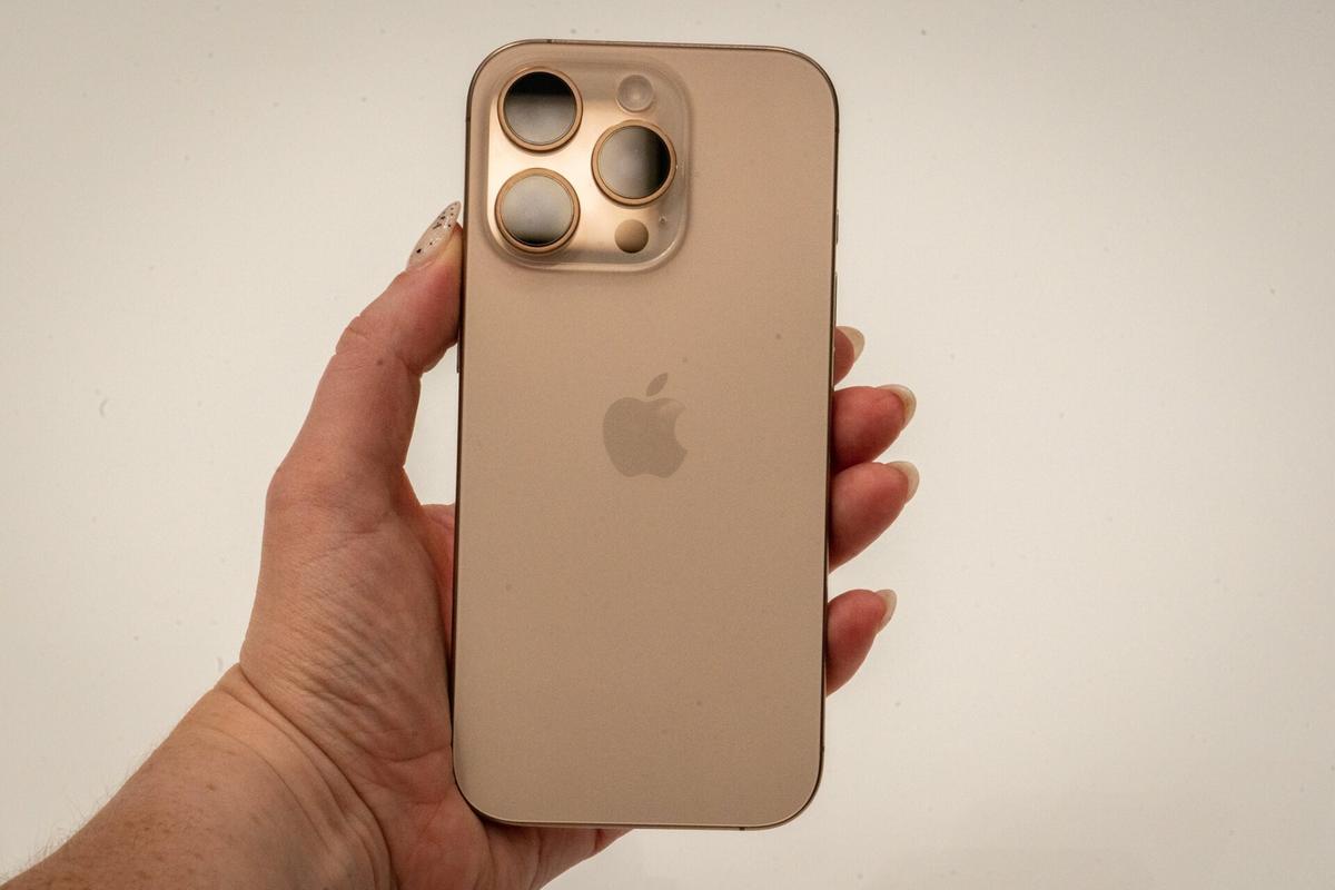 iPhone 16 Pro、デモ会場で圧倒的人気はデザートチタニウム 