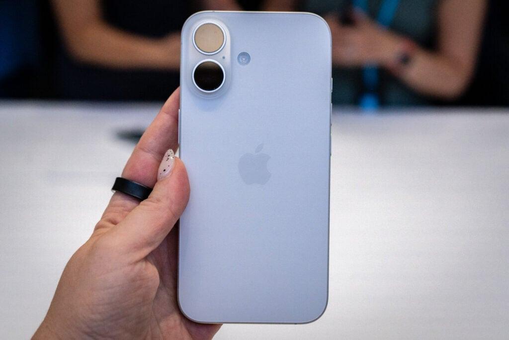 iPhone 16 Pro、デモ会場で圧倒的人気はデザートチタニウム iPhone 16 Pro、デモ会場で圧倒的人気はデザートチタニウム