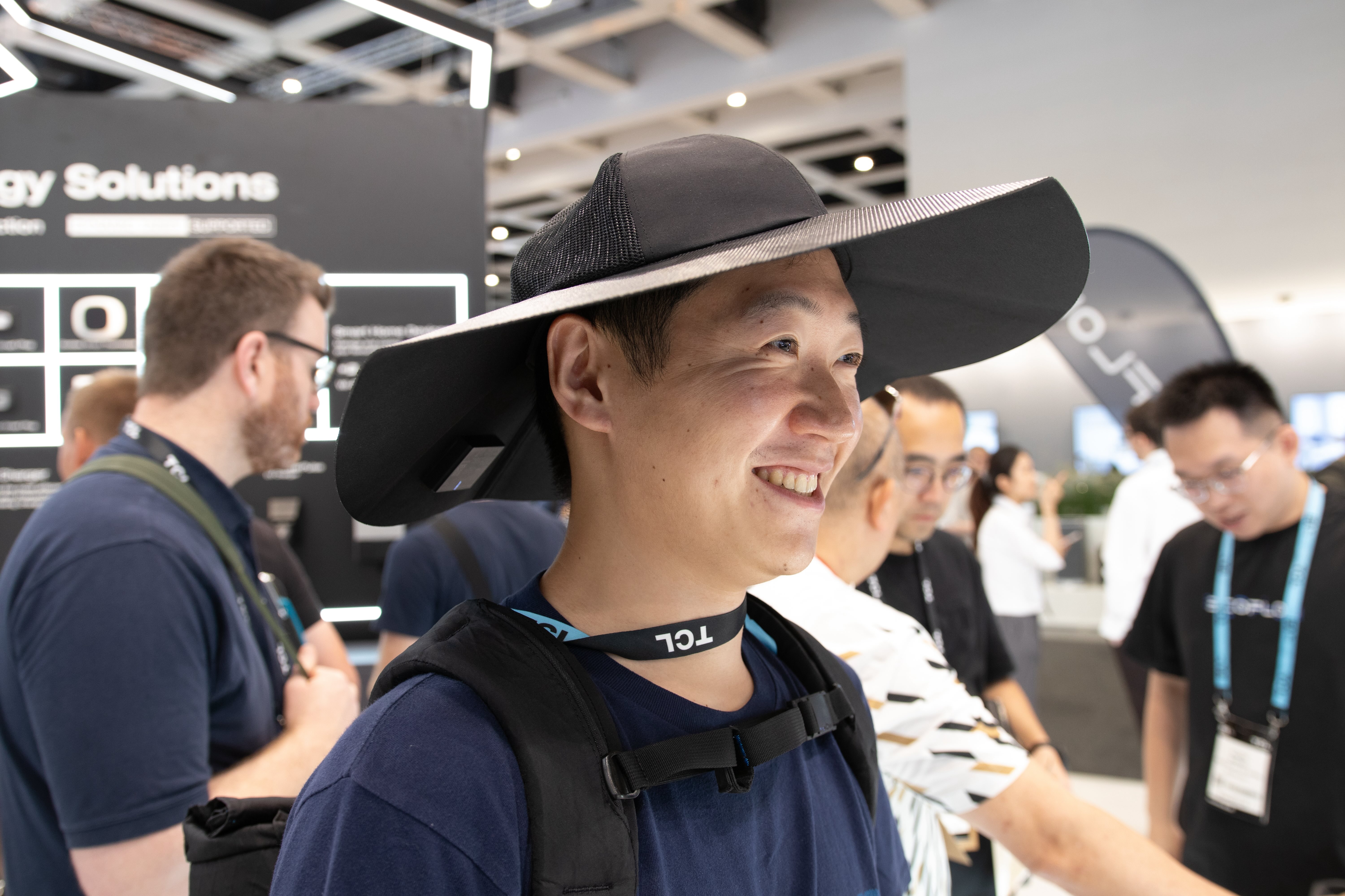 や*た様 ゼインアーツ UKA➕【新品】エコフローソーラー充電ハット付