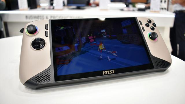 このサイズでゲーミングPC。しかも｢Core Ultra 7｣なのです
