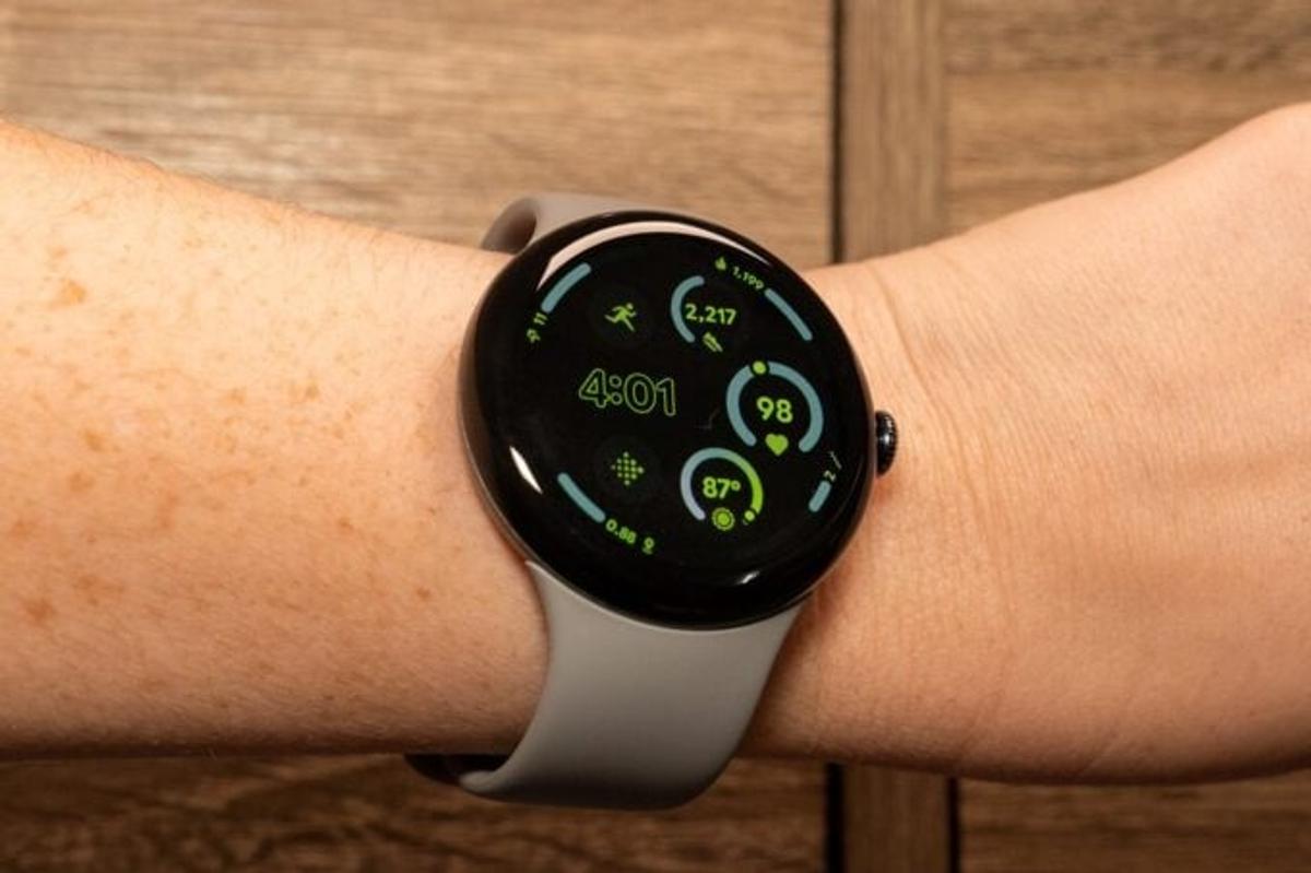 Google ウォッチ pixel watch 3 色 人気 Google Pixel Watch 3の実機 