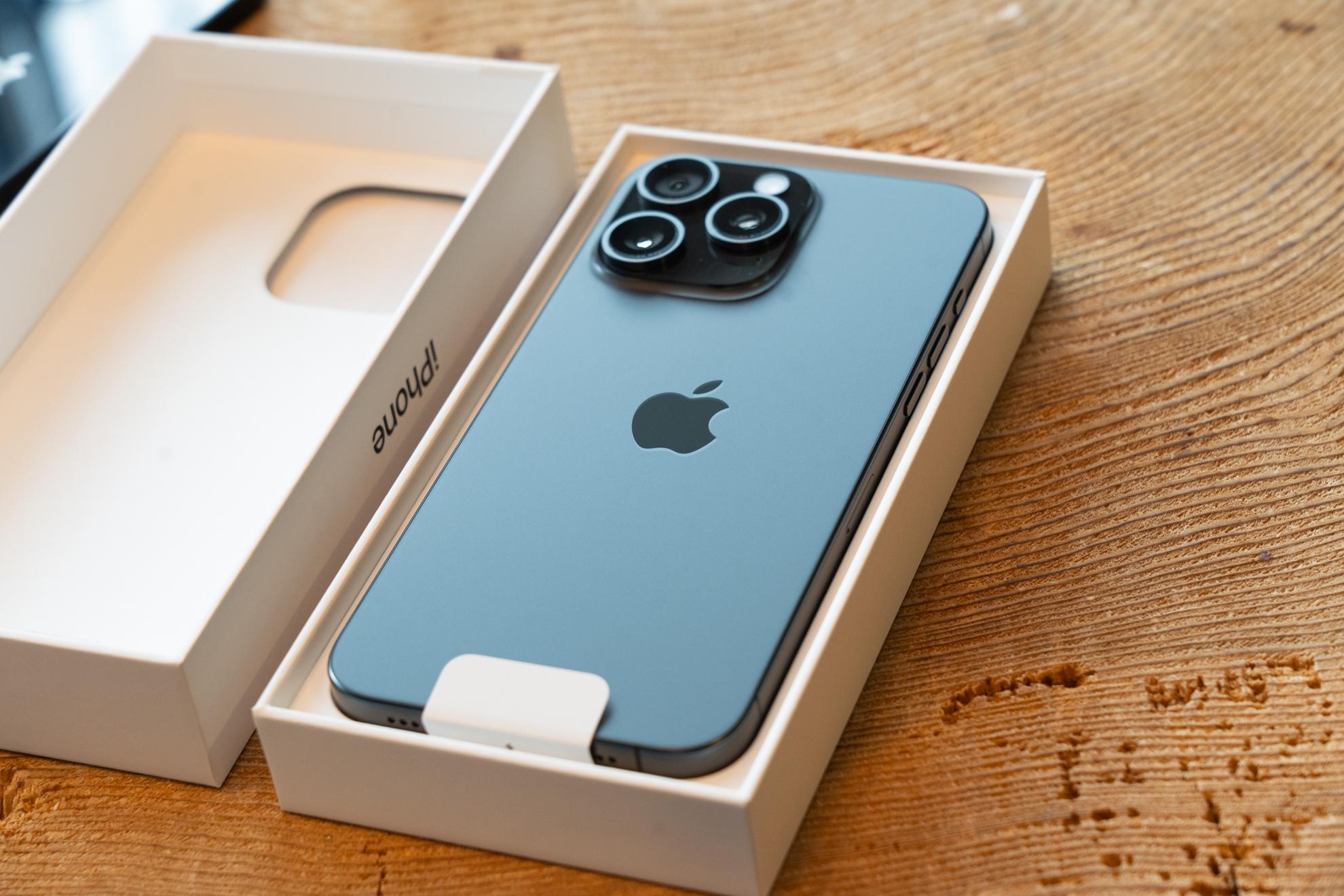 Apple iPhone 15 Pro Max 本体 箱付付き とにかくきれいに撮れる。iPhone 15 Pro Maxで1年間撮り続けて感じた