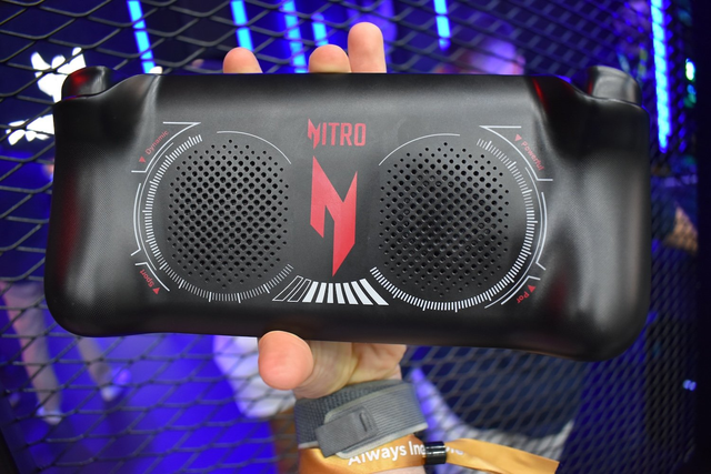 Acer Nitro Blaze 7-5