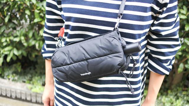 ペットボトルを確実に収納。ストラップとの組み合わせも楽しい