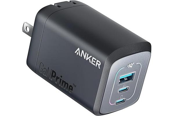 これ1台で全部充電。Ankerの超コンパクト充電器が頼もしい