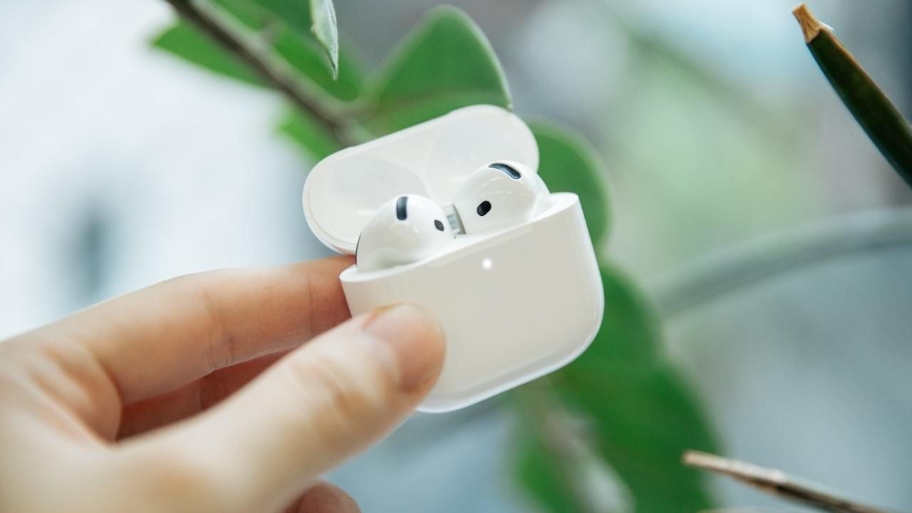 Apple AirPods 4 新品未開封 - メルカリ