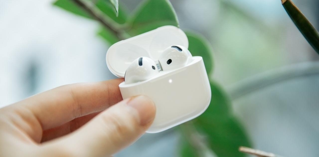 AirPods Proを3年愛用している僕が「AirPods 4」を開封してみた AirPods Proを3年愛用している僕が「AirPods 4」を開封してみた