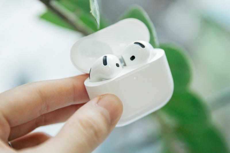 AirPods Proを3年愛用している僕が「AirPods 4」を開封してみた