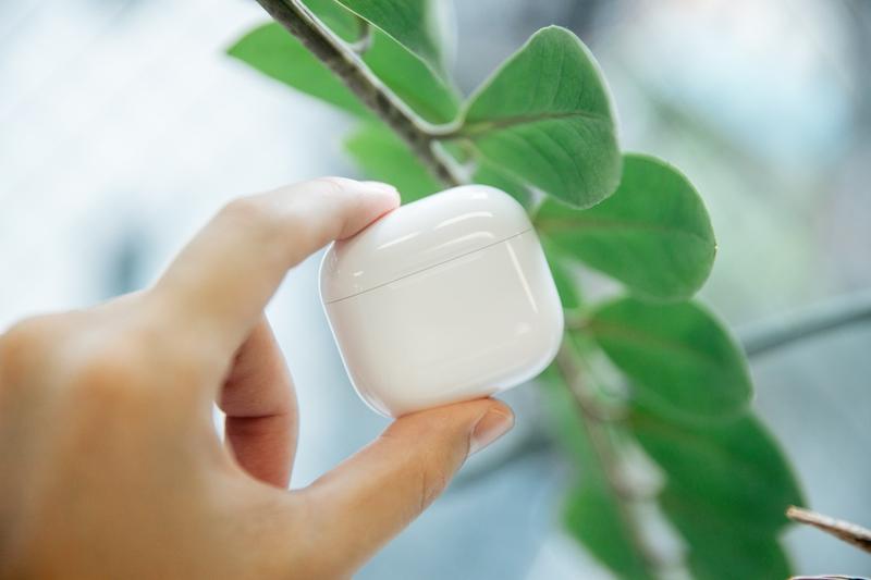 AirPods Proを3年愛用している僕が「AirPods 4」を開封してみた