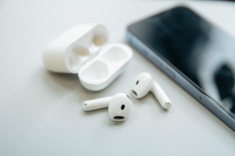AirPods Proを3年愛用している僕が「AirPods 4」を開封してみた