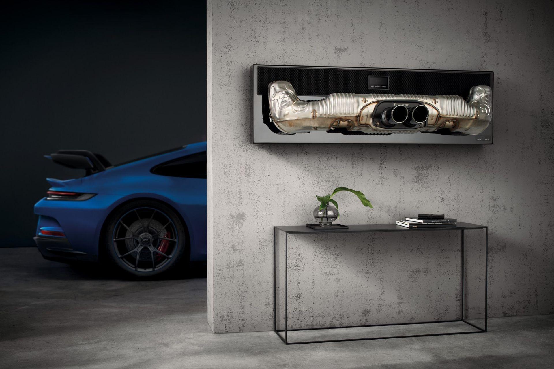ポルシェ911 GT3　Soundbar ワイヤレススピーカー 本体 咆哮するポルシェのエキパイ…いえ、これ実はサウンドバーです
