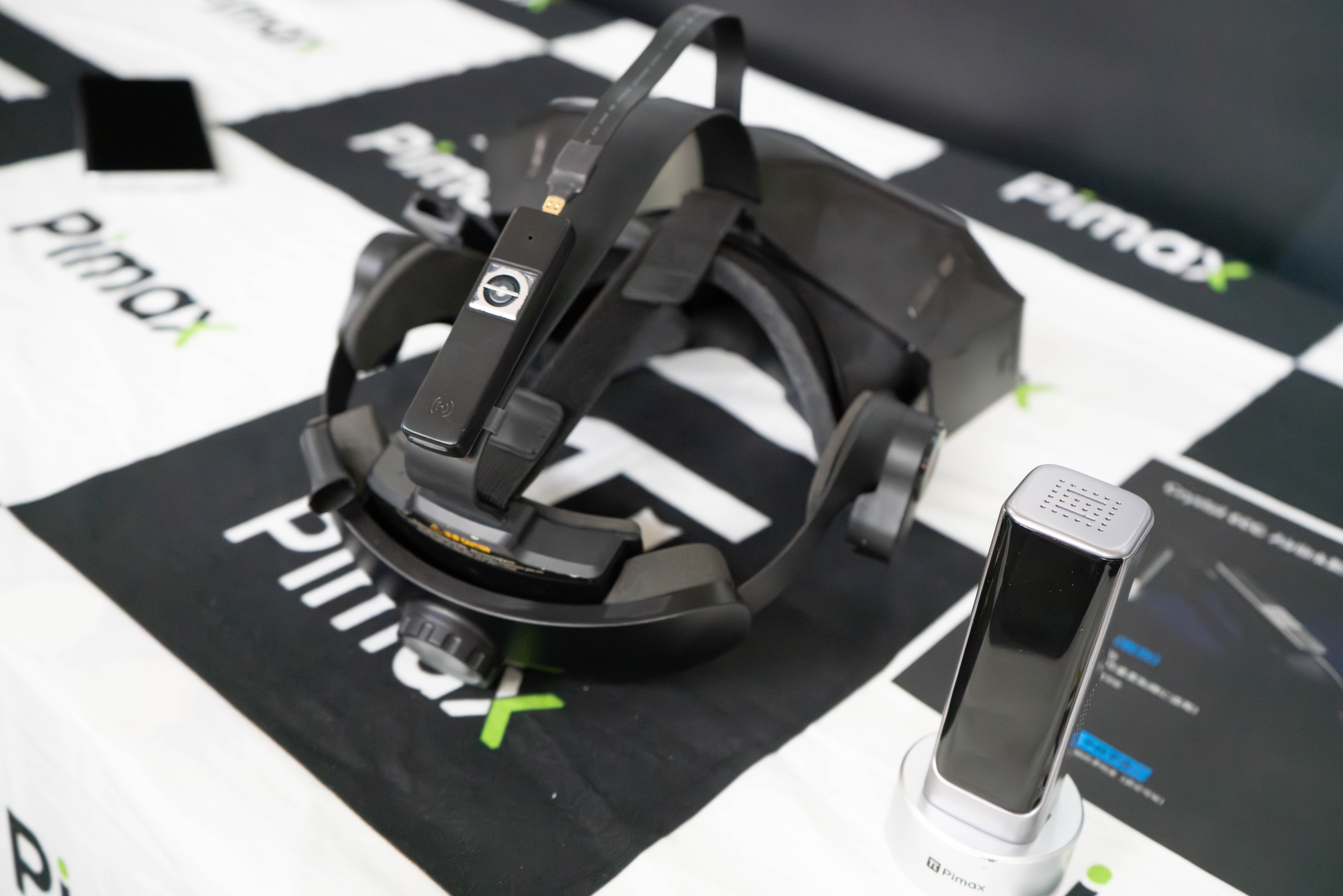 VRヘッドセット　Pimax Crystal Light Pimax-Crystal-Light-HMD