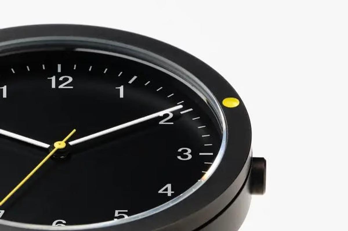 デジタル疲れの救世主！アナログウォッチの新境地「10 watch S」始める 