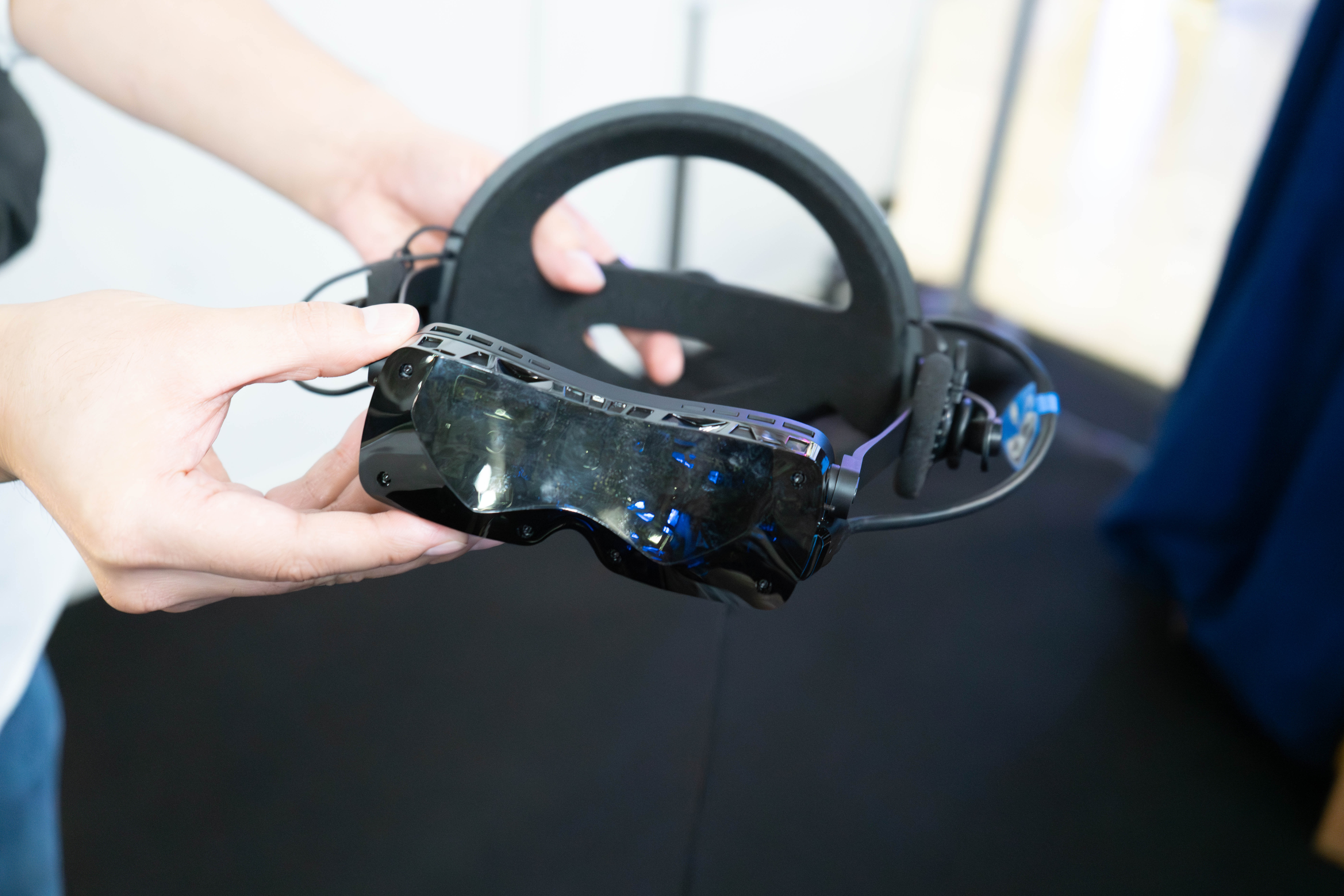 小さくて、軽くて、快適。最高なVRヘッドセット｢Bigscreen