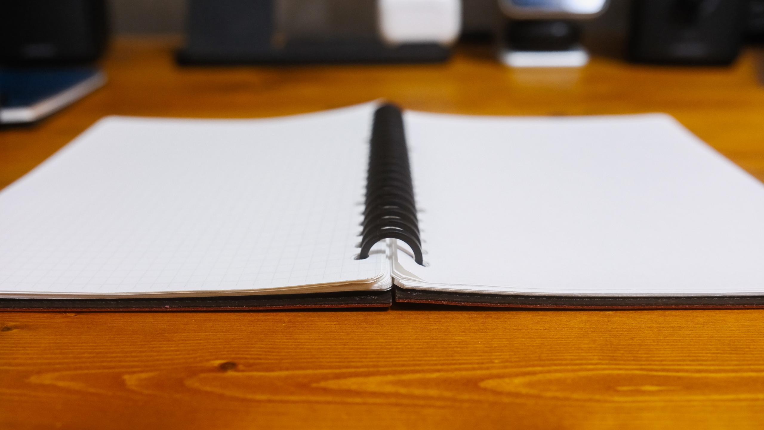 本革で上品に。ユニークな高級リングノート「Jizai note」はずっと使い
