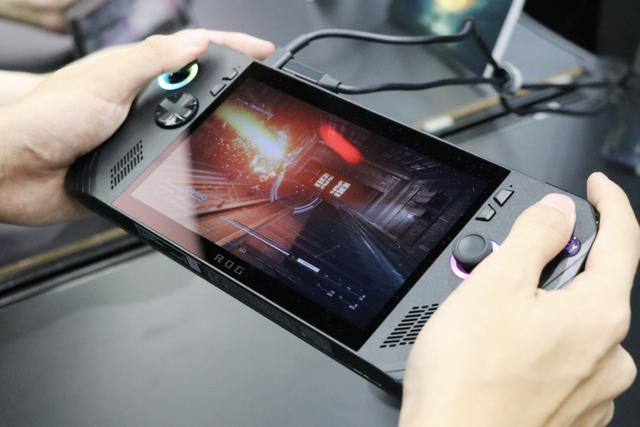 超お買い得！ 保証期間内！ROG ALLY X 沢山のおまけ付き！（Amazon.co 