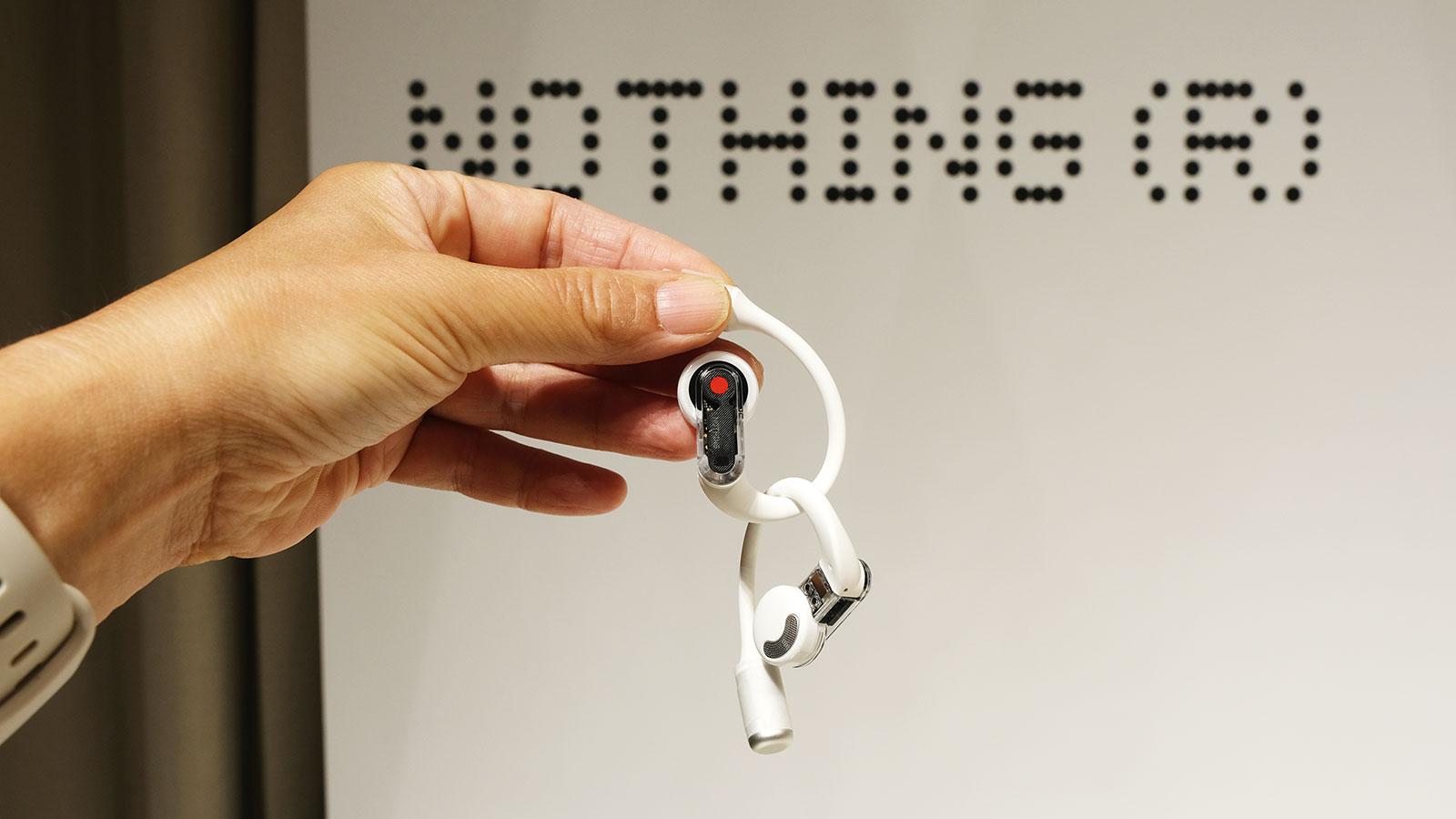 Nothingからオープン型イヤホンが初登場。究極の軽さでどんな耳にも