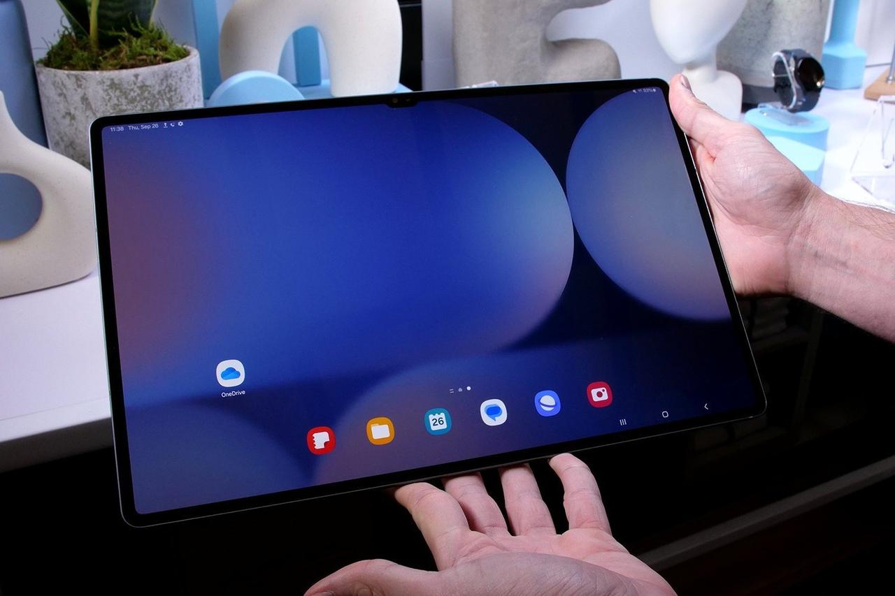 見た目はあまり変わらないけど…AI搭載Galaxy Tab S10を触ってきた