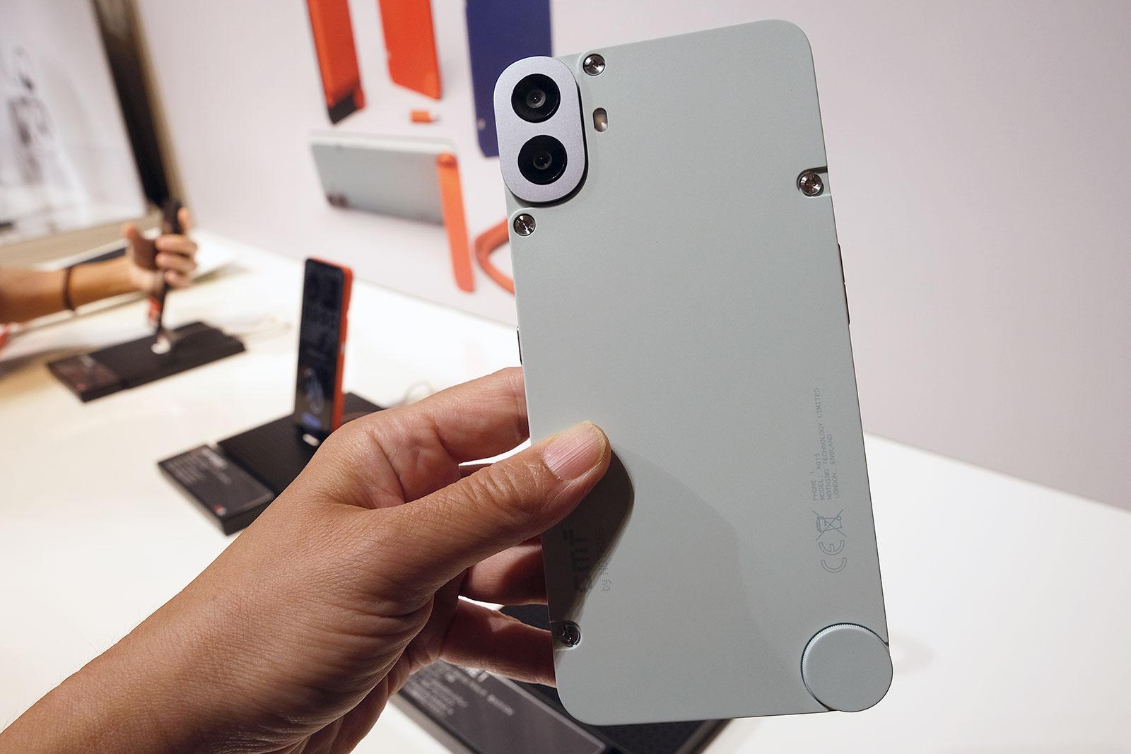 カスタマイズできるスマホ爆誕。CMF Phone (1) 、ついに日本発売です