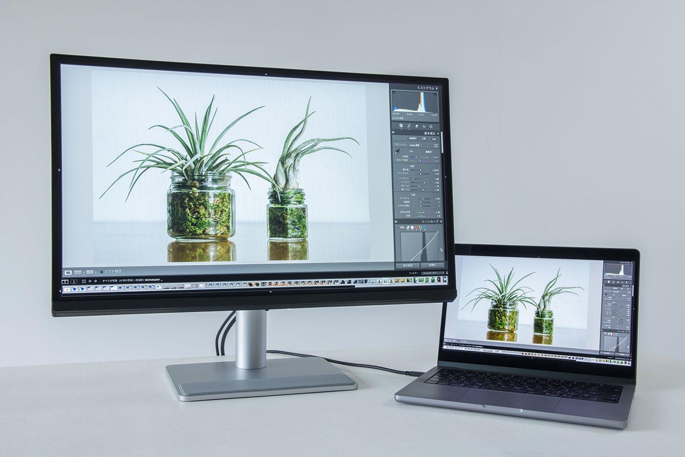 このMacBookとの一体感を見よ。BenQがMac向けディスプレイに