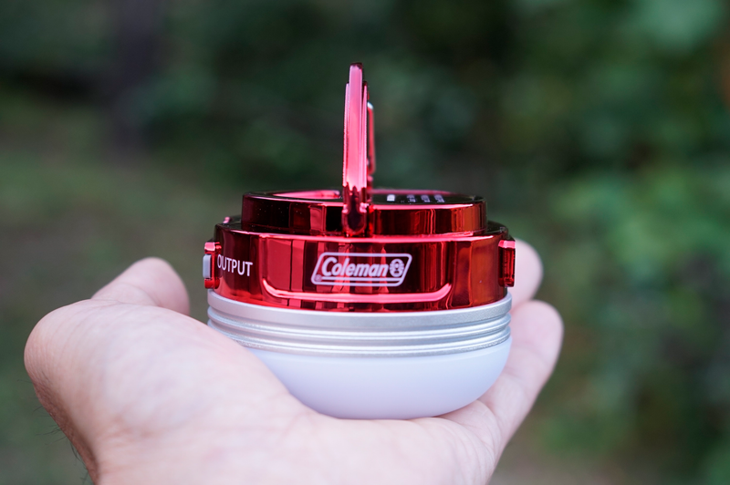 ぺ*い様 Coleman ケース付き　美品　ランタン　キャンプ　ライト 手のひらサイズでとっても明るい、携帯も充電できる。災害時に頼れる
