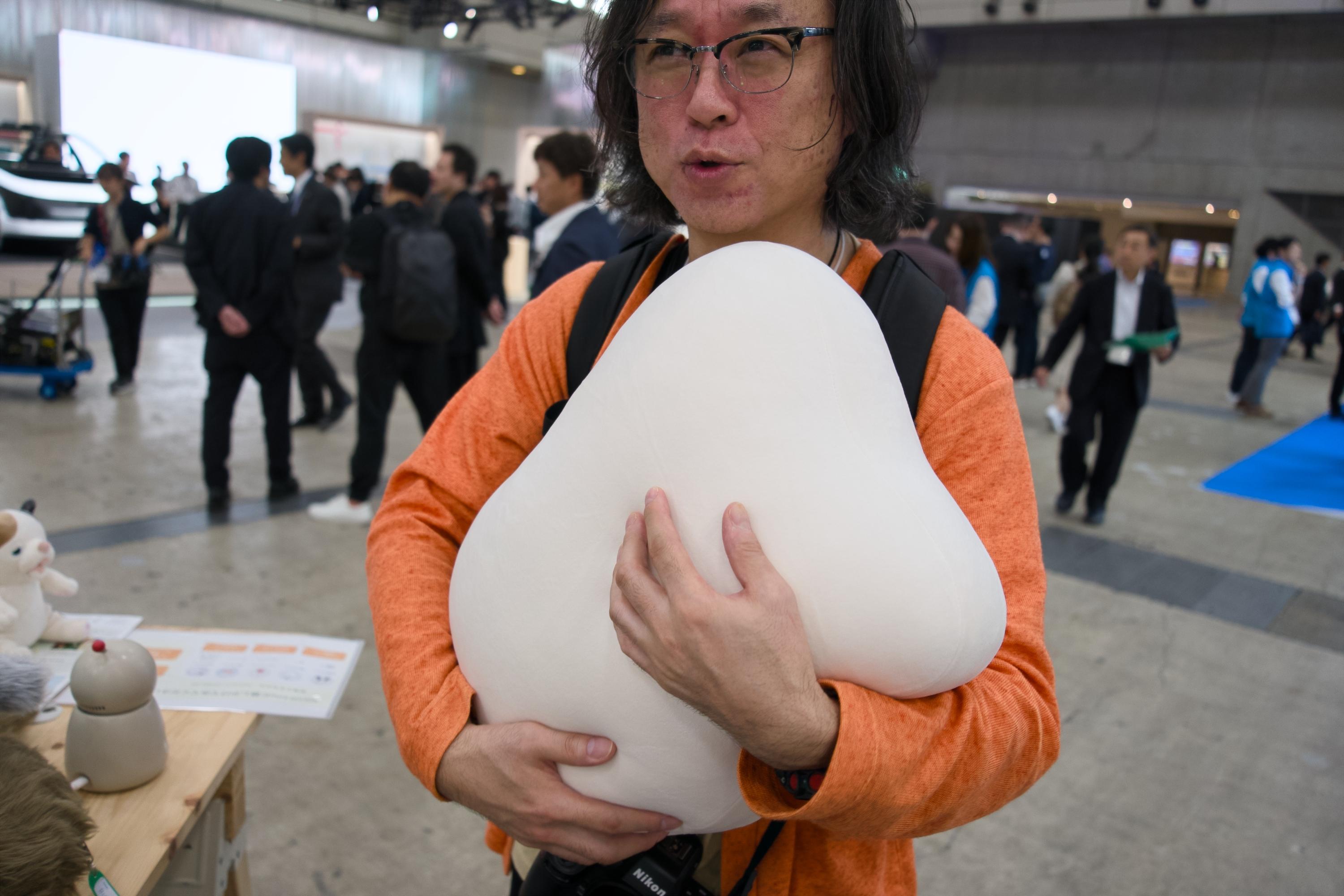 呼吸するクッション｣は人類に何を与えるのだろうか
