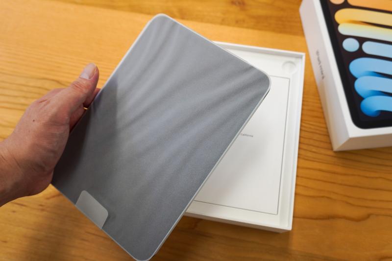 見た目は前モデルと「ほぼ同じ」の新型iPad miniを開封してみました