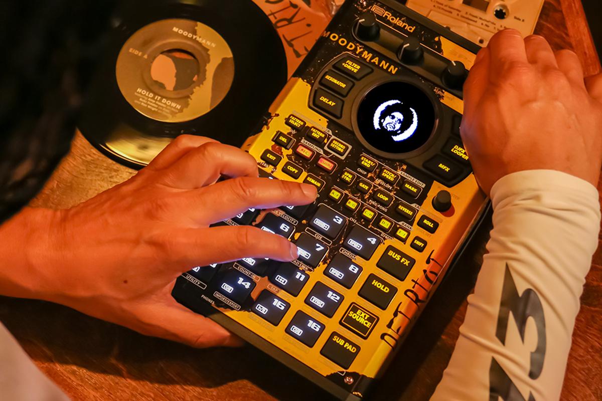 見た目からアガるサンプラー｢SP-404MKII｣の特別モデル。今回はジャジー 