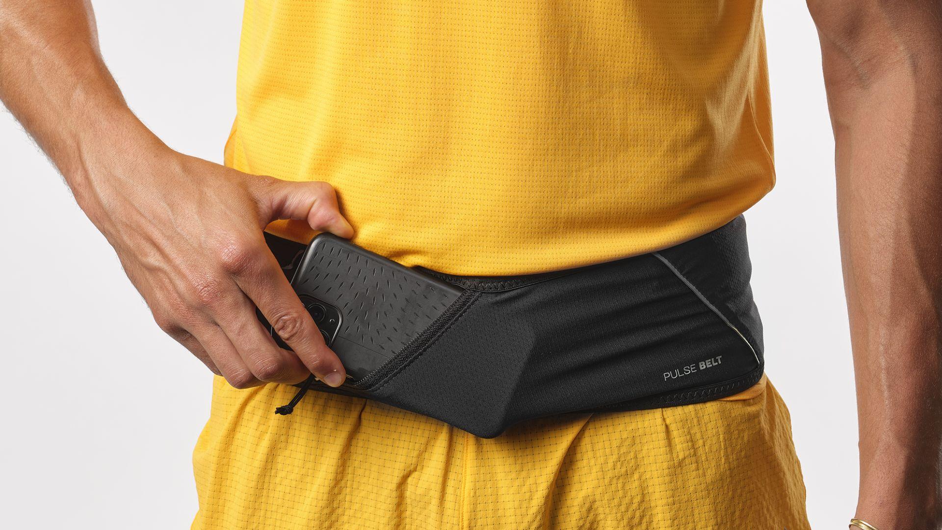 ランニング中のスマホや鍵、どうしてる？ サロモンの腹巻きポーチが便利だよ