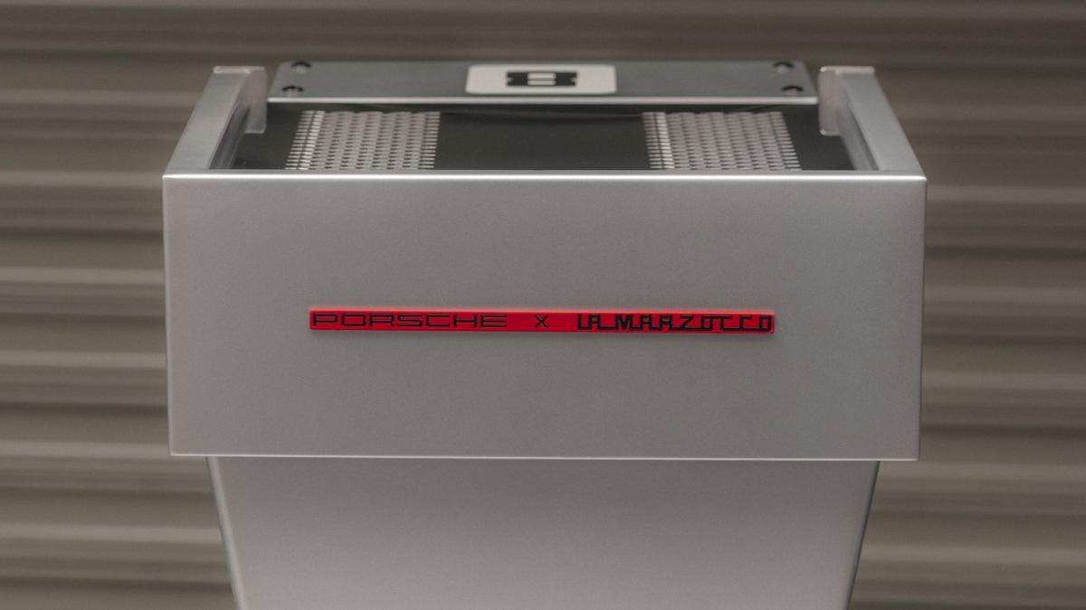 ポルシェが100万円の「高級エスプレッソ マシーン」を発売 