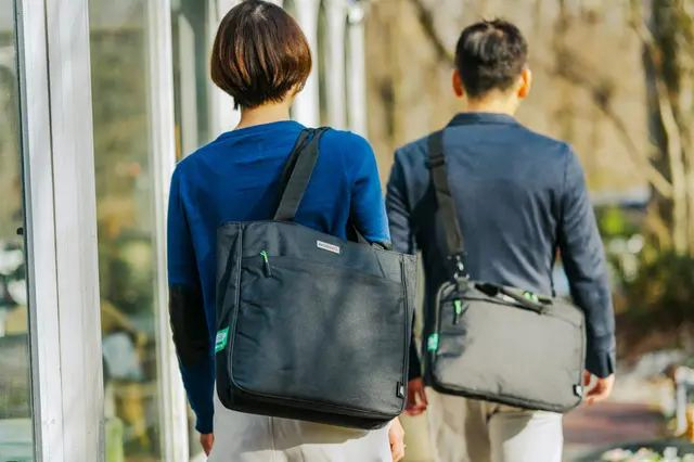 300g台の超軽量仕上げ。環境にも優しいたっぷりトート＆軽快ノートPC