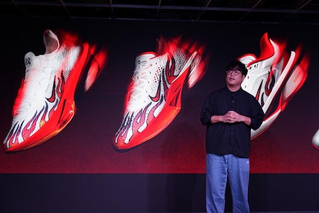 燃えよ足元、そして速くなれ。NIKEの人気ランニングシューズが 燃えよ足元、そして速くなれ。NIKEの人気ランニングシューズが