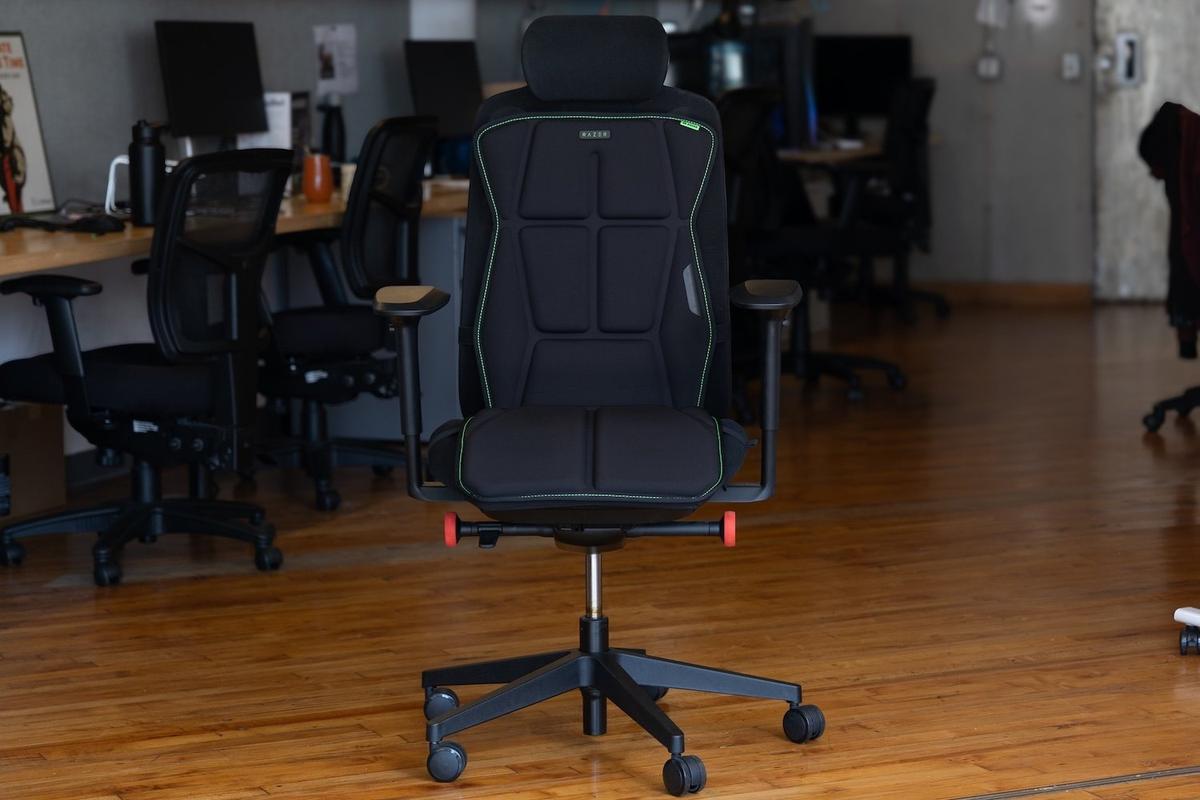 Razerのゲーミングクッション「Razer Freyja」レビュー：没入感 