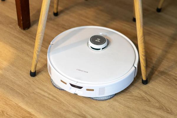 水の補充もブラシのカビ防止も。ロボット掃除機の最高峰はこれだ 