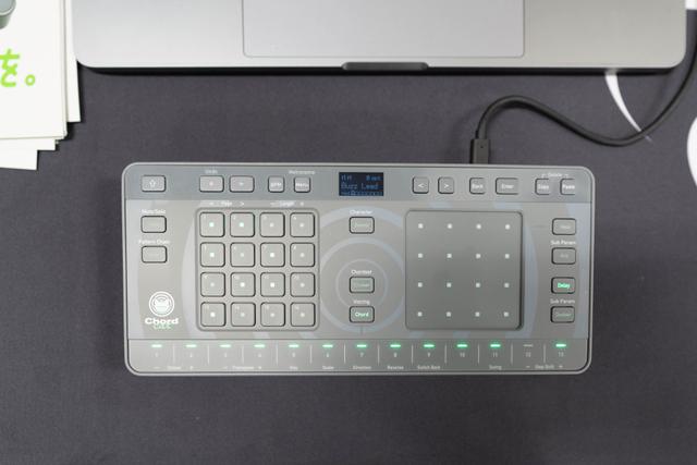 ひらめきを誘導してくれるコードレコメンド機能付きグルーブボックス 